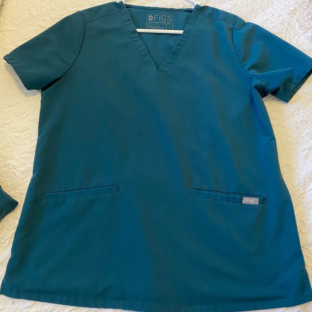 Figs Caribbean blue scrub top medium